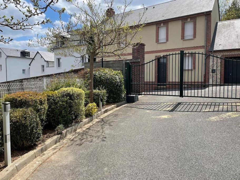 Beautiful Ground Floor 2 Bedroom Apartment Honfleur Exterior foto
